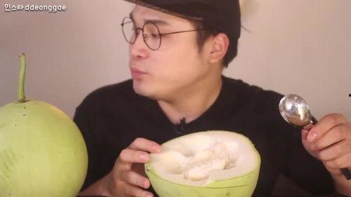 弟弟吃瓜视频,弟弟吃瓜视频背后的趣味故事