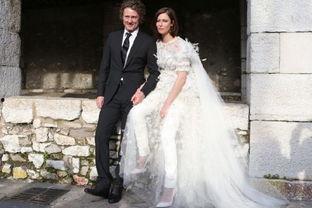 抖音婚纱老公吃瓜,婚纱老公吃瓜，一场甜蜜的误会