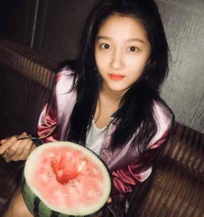 搞笑丑女吃瓜图片,笑料百出，揭秘丑女界的“吃瓜达人”