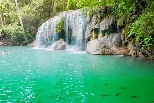 小溪吃瓜短剧,揭秘短剧中的欢乐与智慧