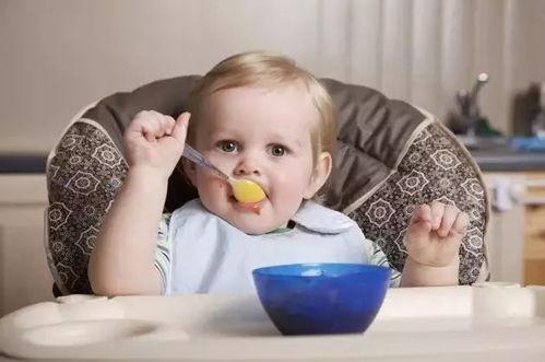 小孩吃瓜被抢生气